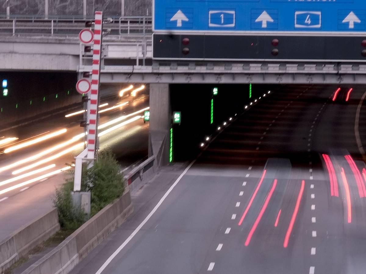 Die A1 am Autobahntunnel Köln-Lövenich. Die A1 Richtung Koblenz und Dortmund wird Anfang Mai nächtlich vollgesperrt werden.