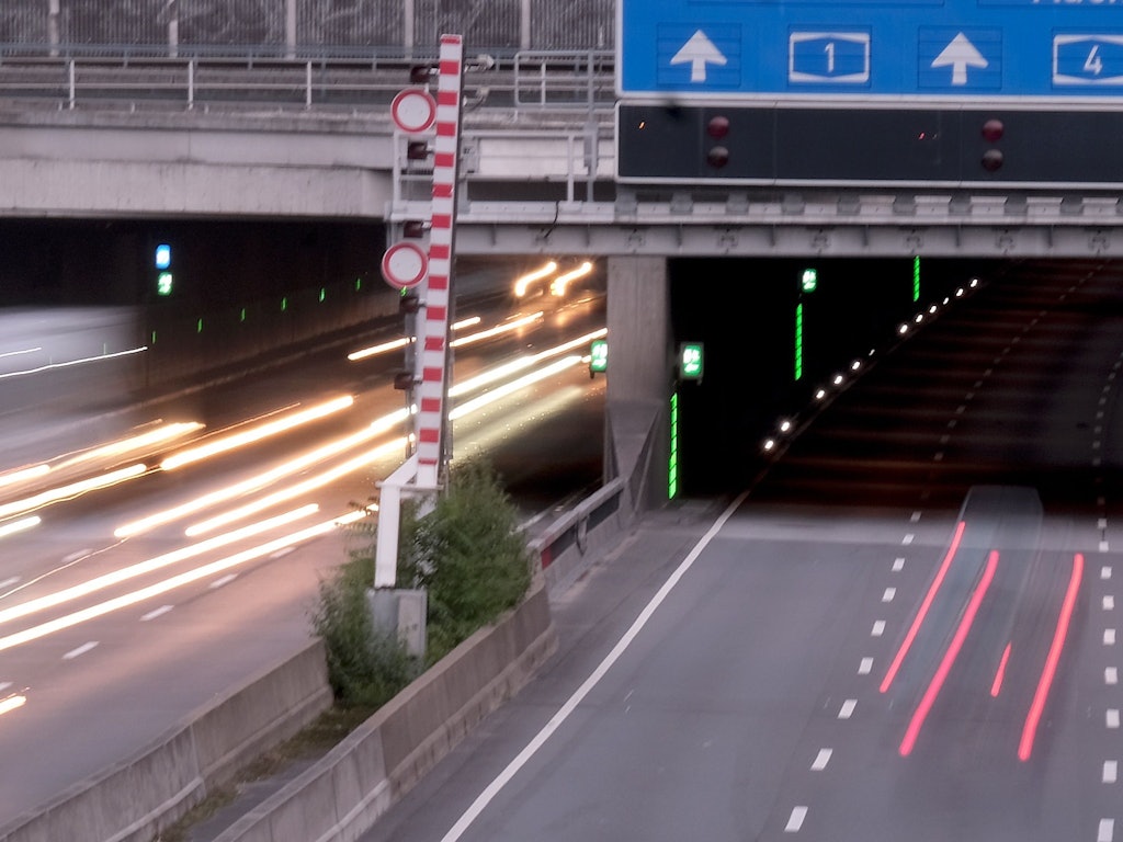 Die A1 am Autobahntunnel Köln-Lövenich. Die A1 Richtung Koblenz und Dortmund wird Anfang Mai nächtlich vollgesperrt werden.