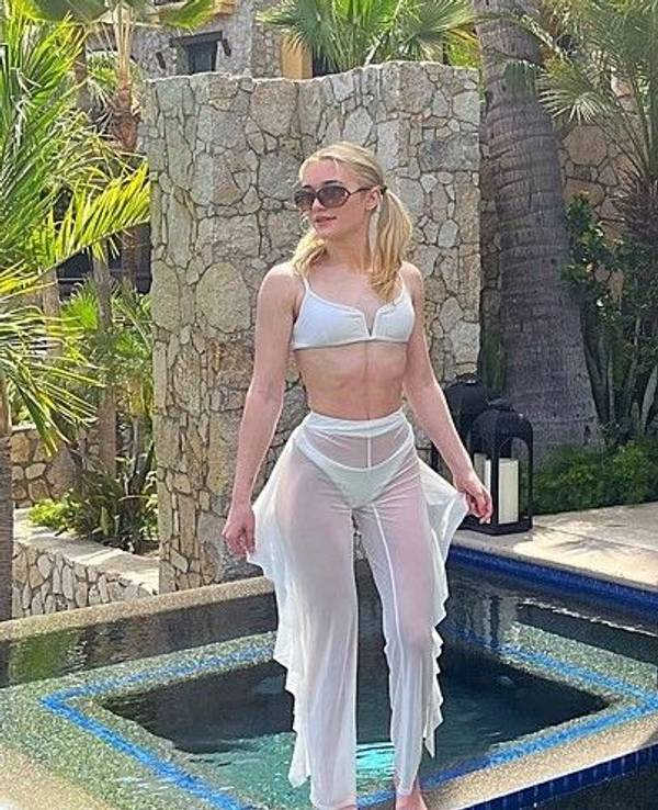 Jaz Agassi, Tochter von Steffi Graf und Andre Agassi, posiert auf einem Foto bei Instagram im Bikini.
