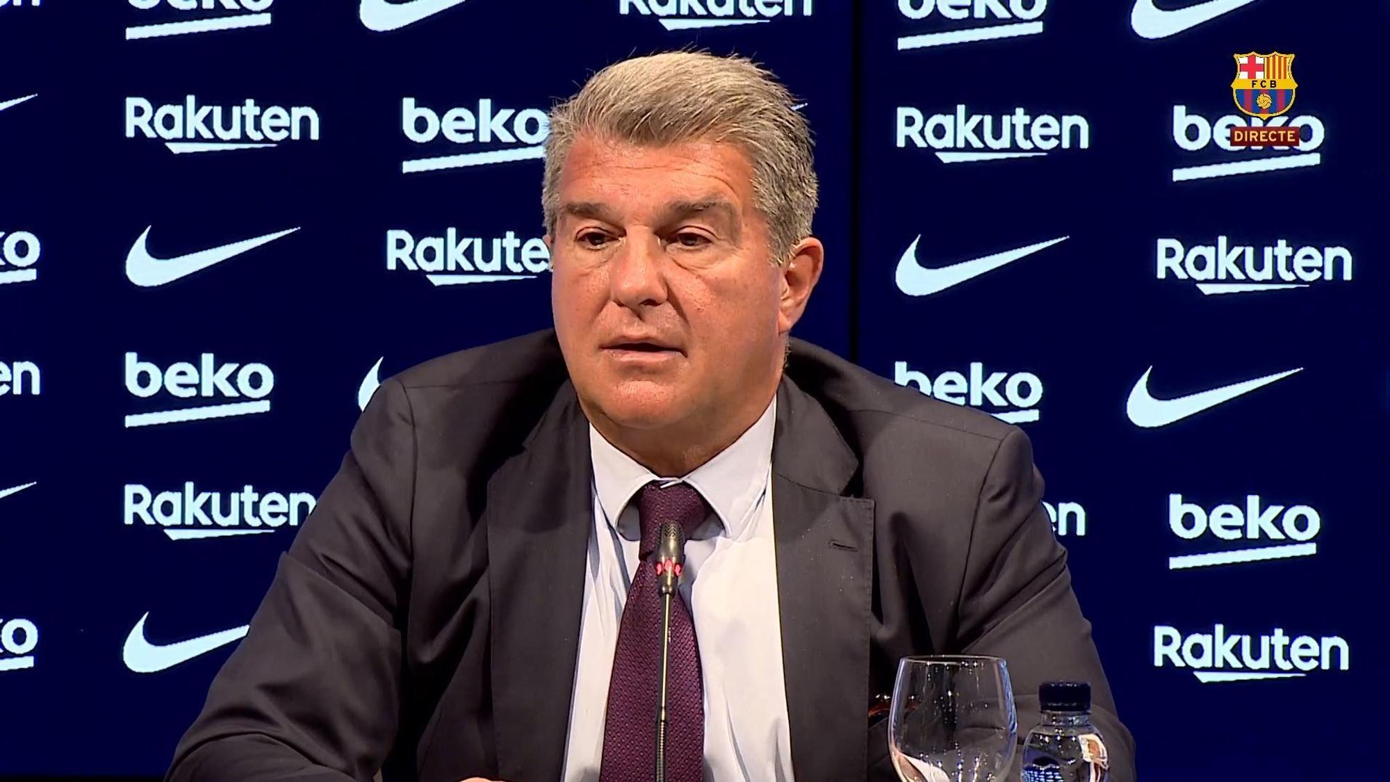Joan Laporta, Präsident des FC Barcelona, spricht auf einer Pressekonferenz.