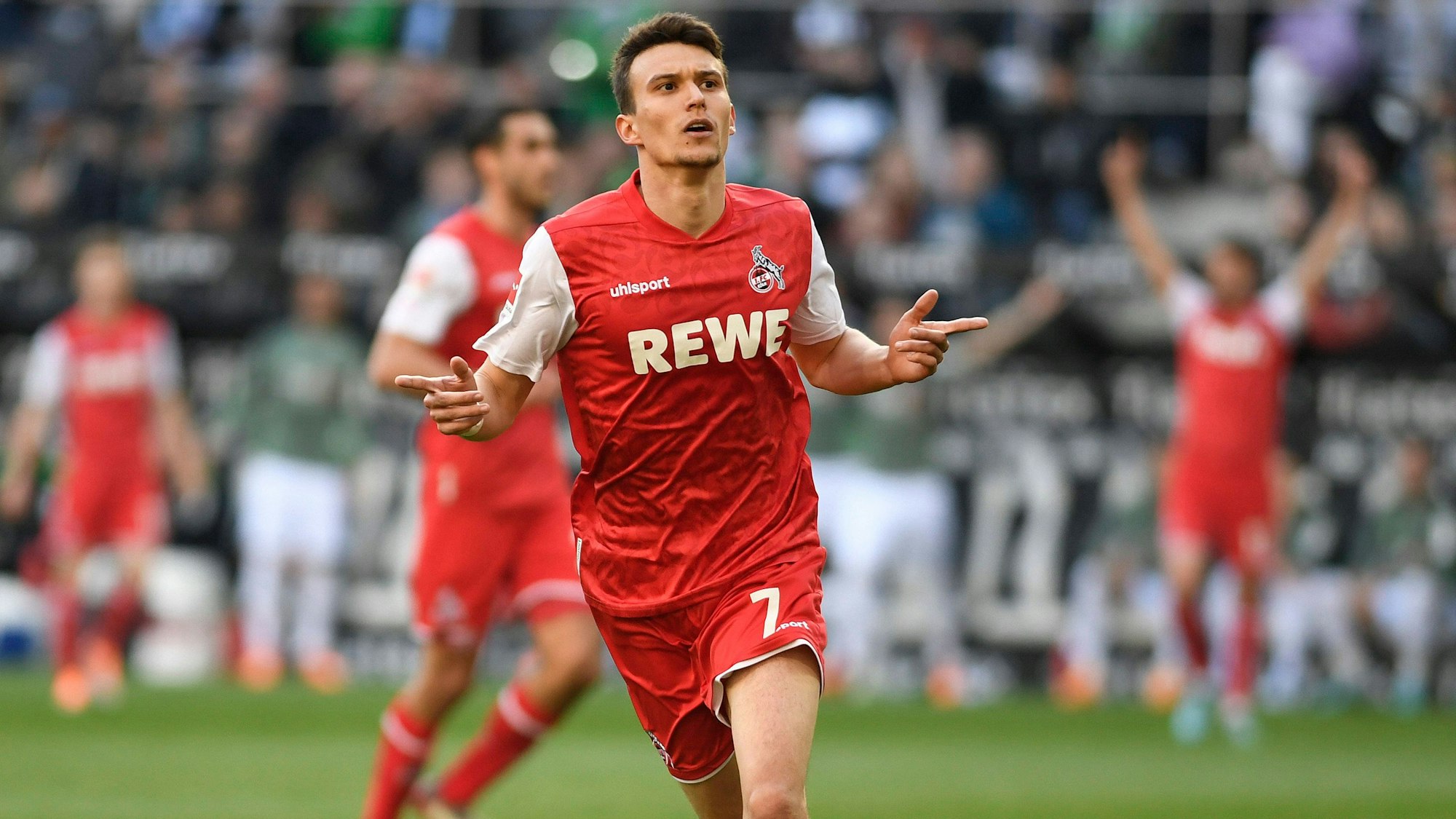 Dejan Ljubicic jubelt für den 1. FC Köln gegen Borussia Mönchengladbach.