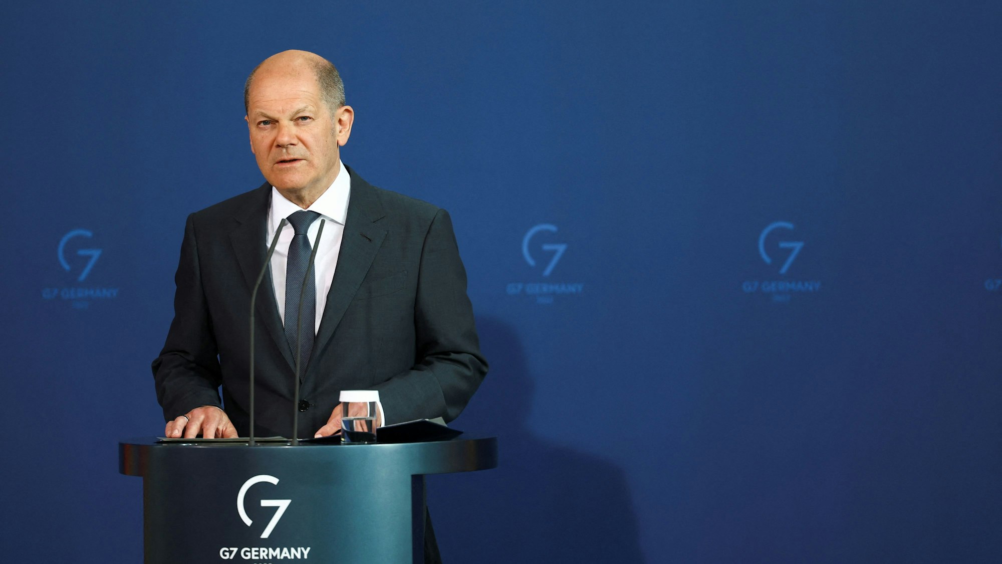 Bundeskanzler Olaf Scholz (SPD) gibt nach einer Telefonschaltkonferenz mit US-Präsident Biden und europäischen Verbündeten zur Lage in der Ukraine ein Statement ab.