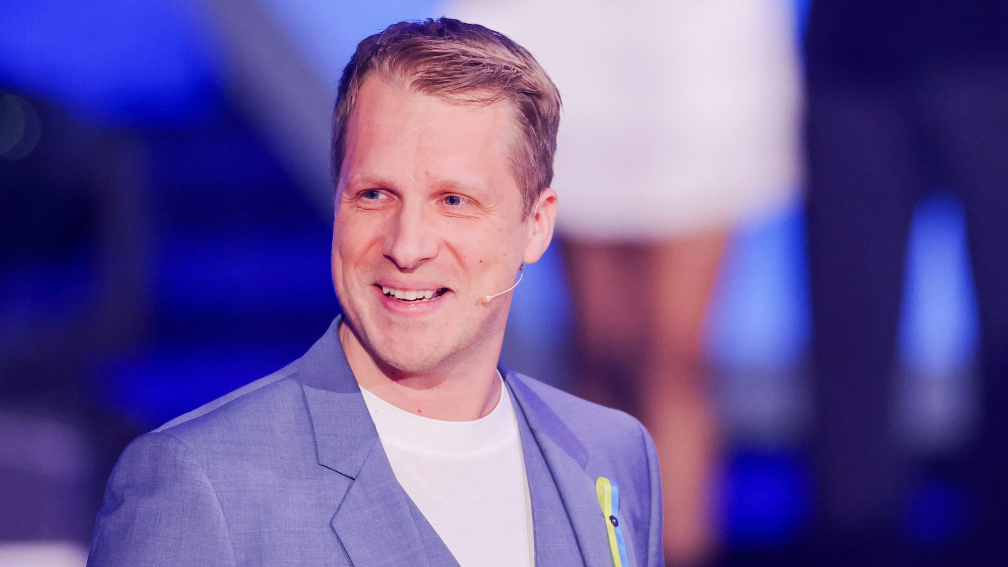 Oliver Pocher, Moderator, steht in der RTL-Tanzshow "Let's Dance" im Coloneum.