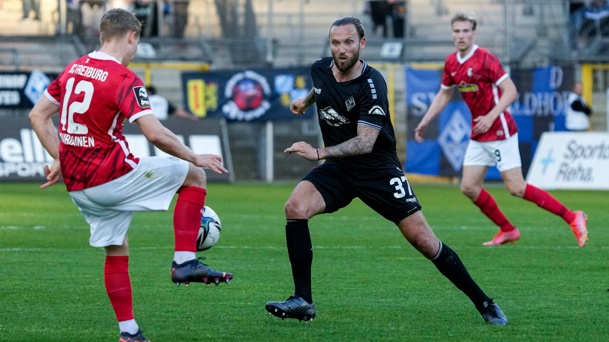 Marco Höger spielt für Waldhof Mannheim gegen den SC Freiburg II.