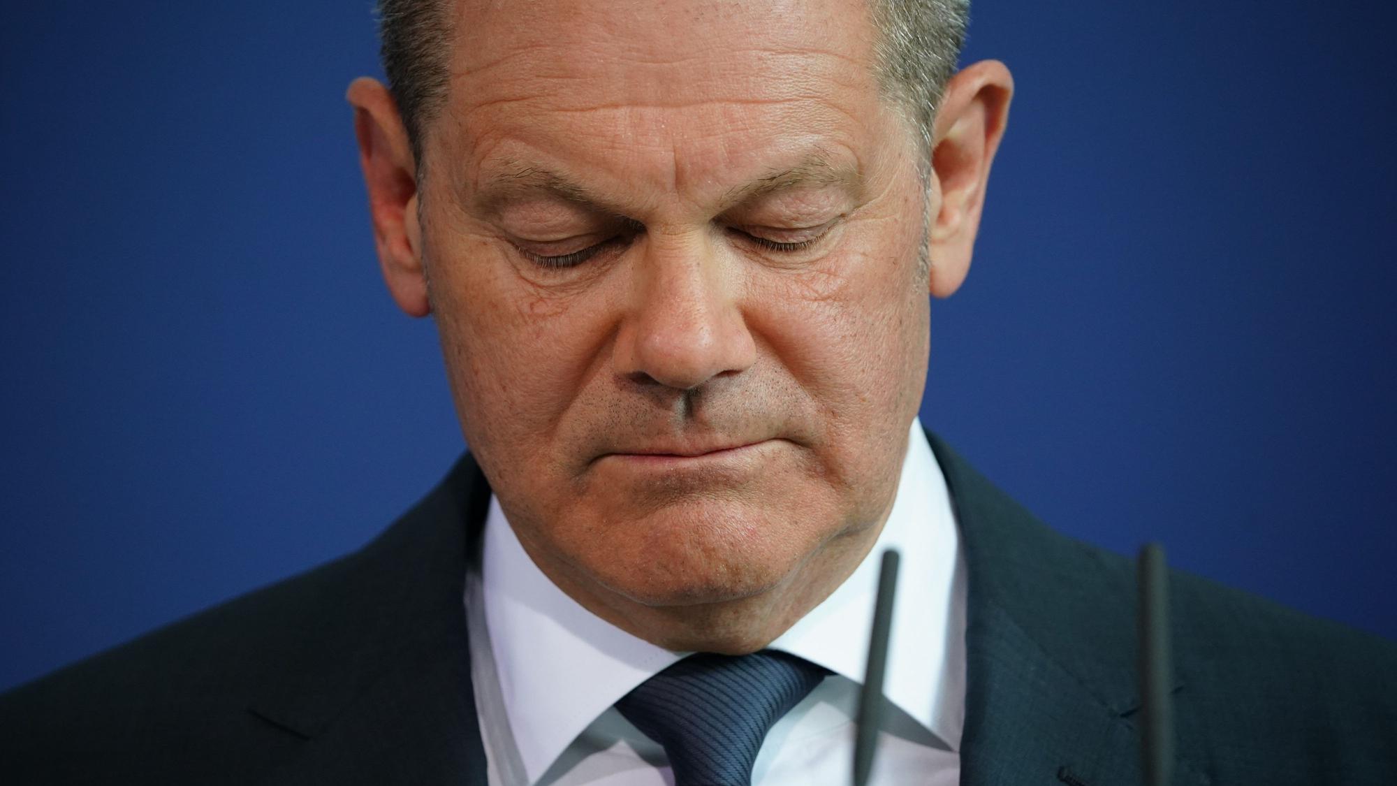 Olaf Scholz (SPD) spricht auf einer Pressekonferenz am 19. April nach einer Telefonschaltkonferenz mit US-Präsident Biden und europäischen Verbündeten zur Lage in der Ukraine. Scholz wird für seine Ukraine-Politik scharf kritisiert.