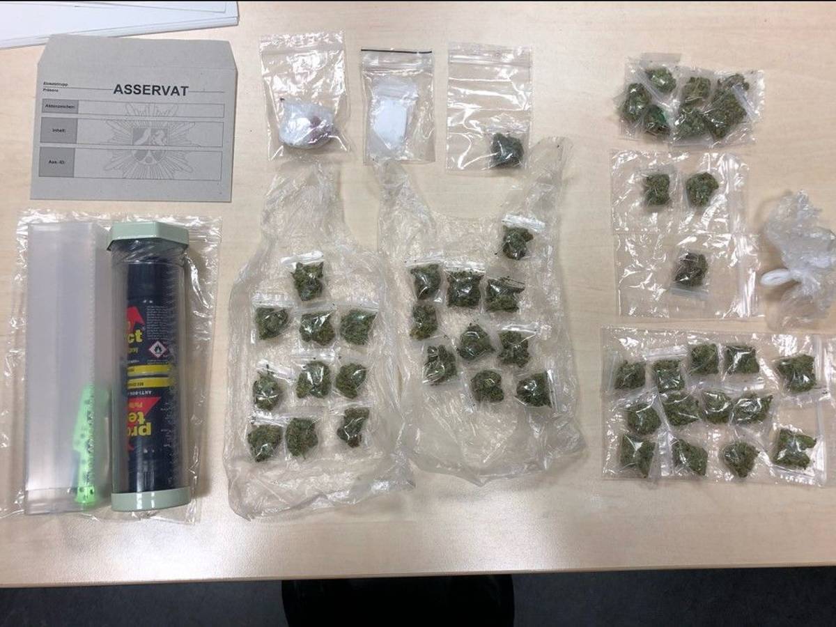 Die Polizei fand am Ebertplatz in den Drogenbunkern unter anderem diese abgepackten Beutel mit Cannabis. Der Einsatz fand am 15. April 2022 statt.