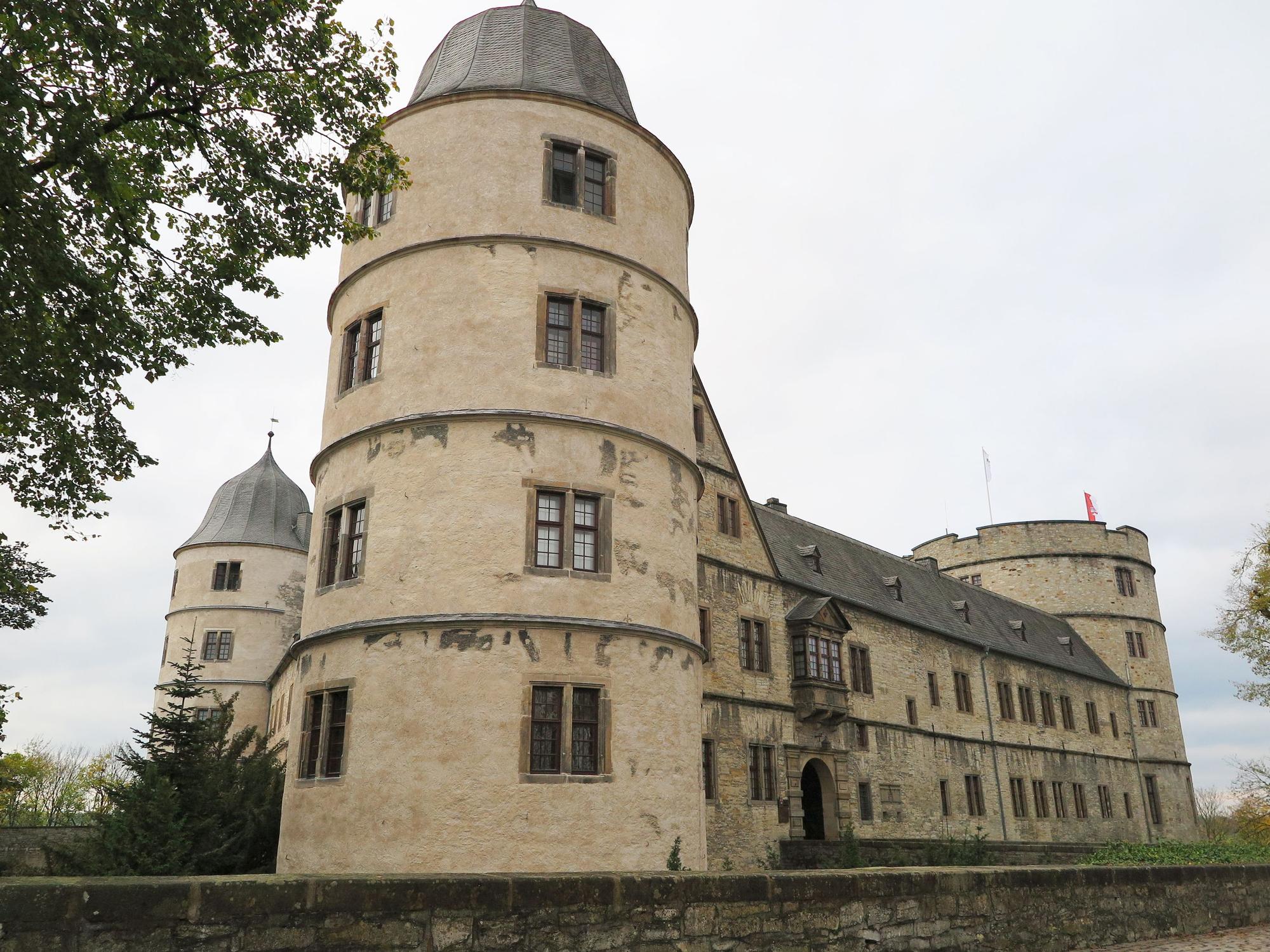 Der „Sintfeld-Höhenweg“ ist mit seiner Wewelsburg ein besonderer Fernwanderweg Deutschlands.