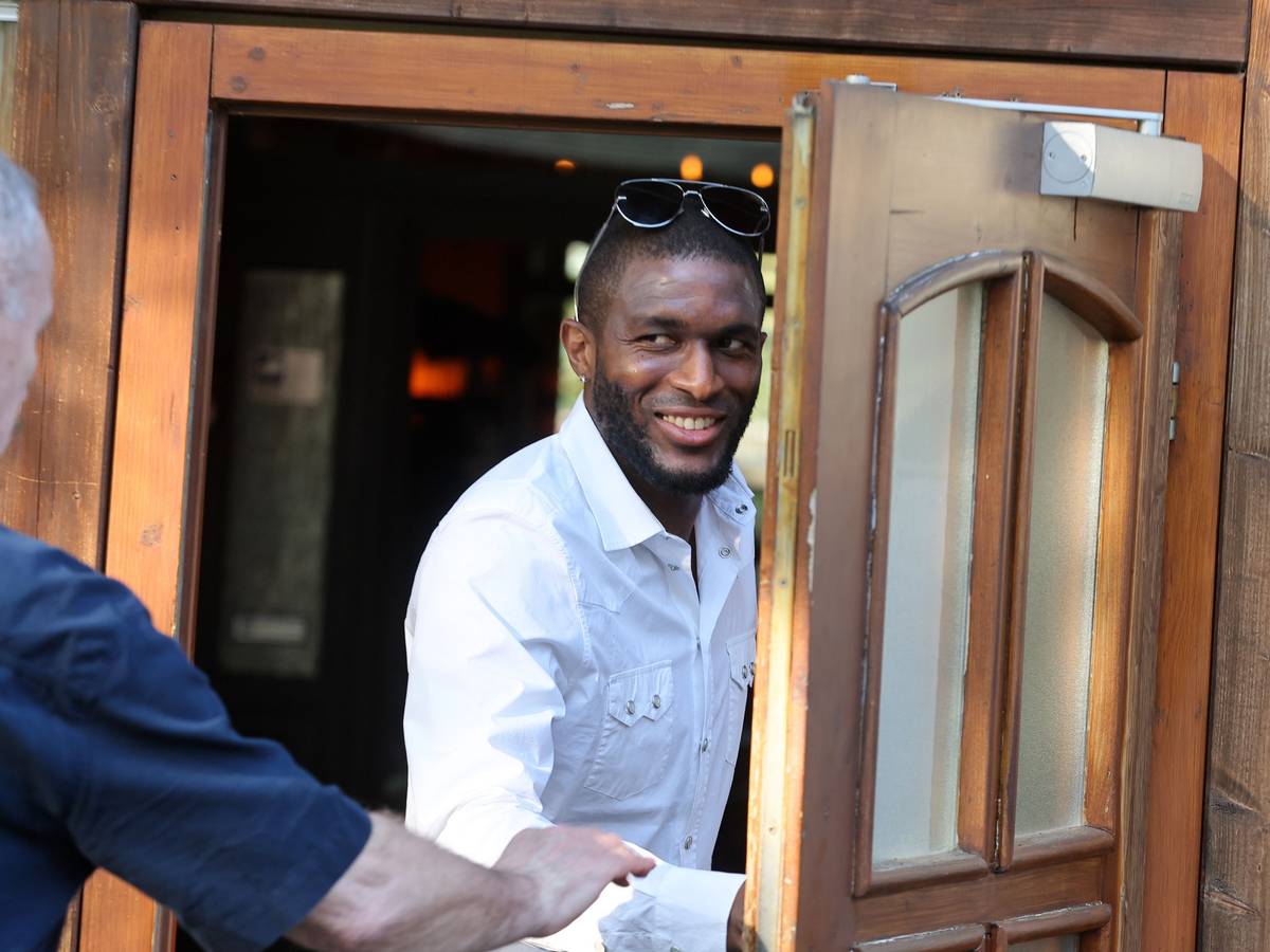Anthony Modeste lädt die Mannschaft des 1. FC Köln zum Essen in das Siegburger Restaurant Sotavento ein.