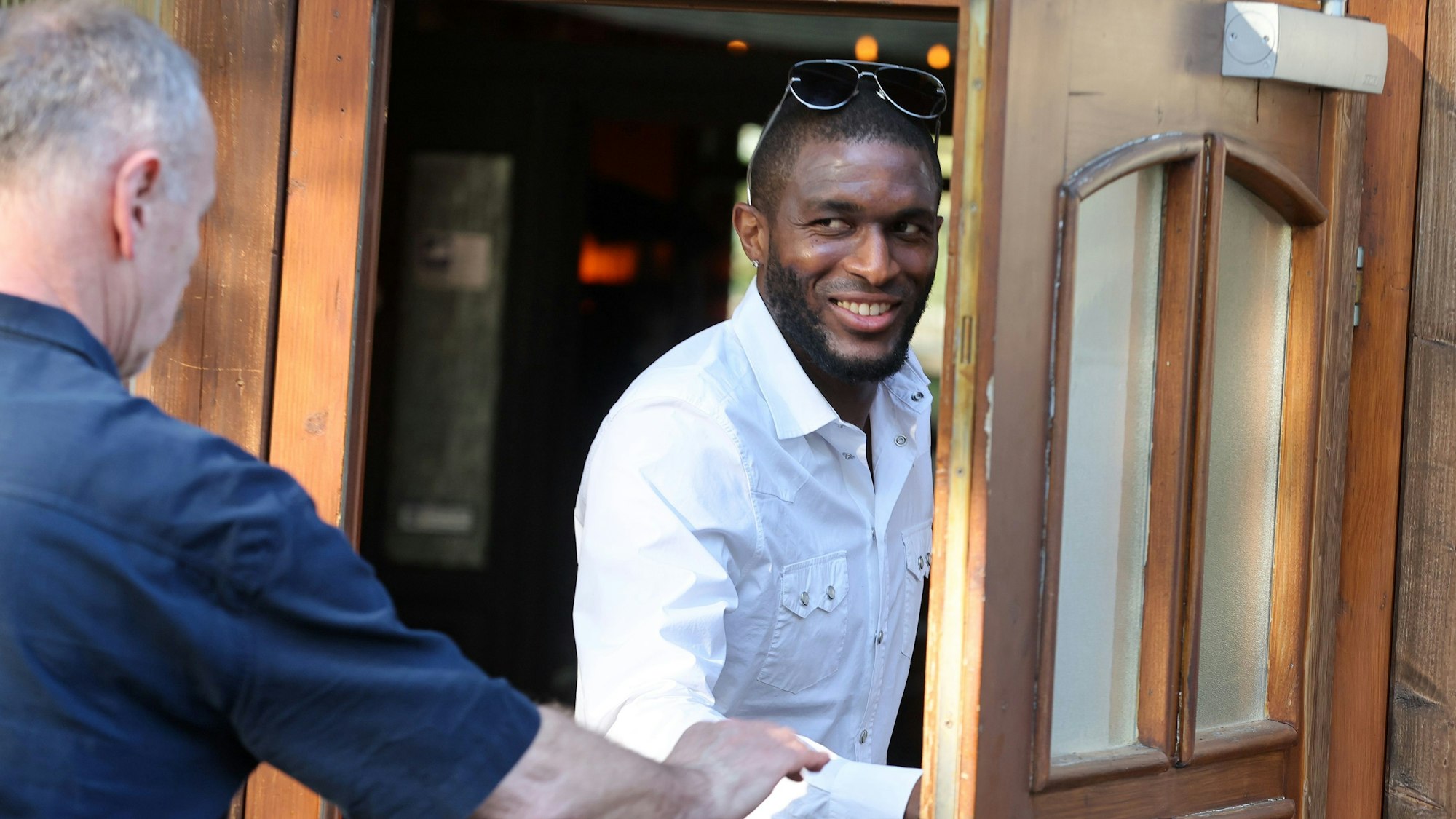 Anthony Modeste lädt die Mannschaft des 1. FC Köln zum Essen in das Siegburger Restaurant Sotavento ein.