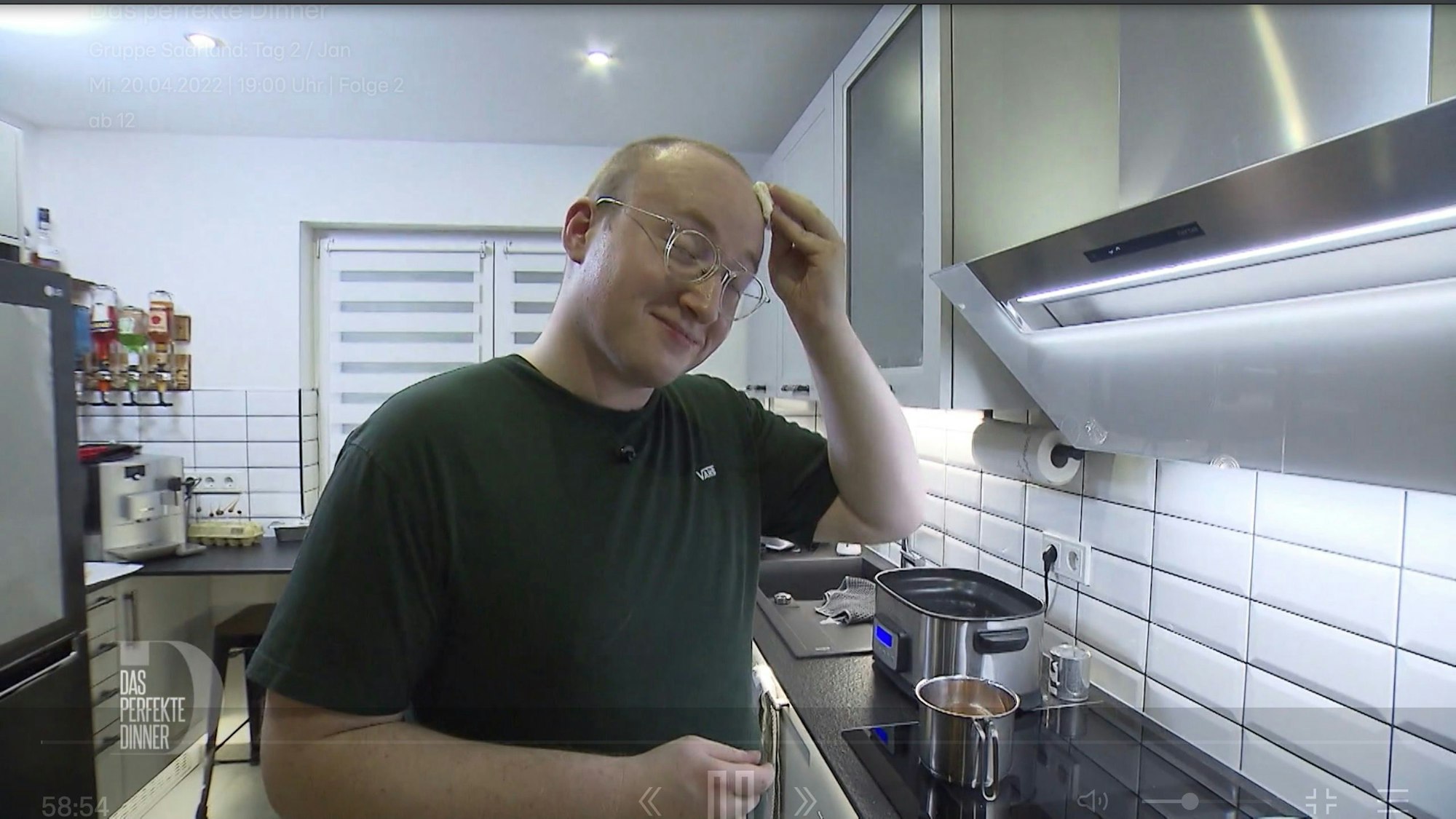 Da gerät der entspannteste Hobbykoch ins Schwitzen: Über eine Stunde hinkt Jan (24) seinem Zeitmanagement hinterher.