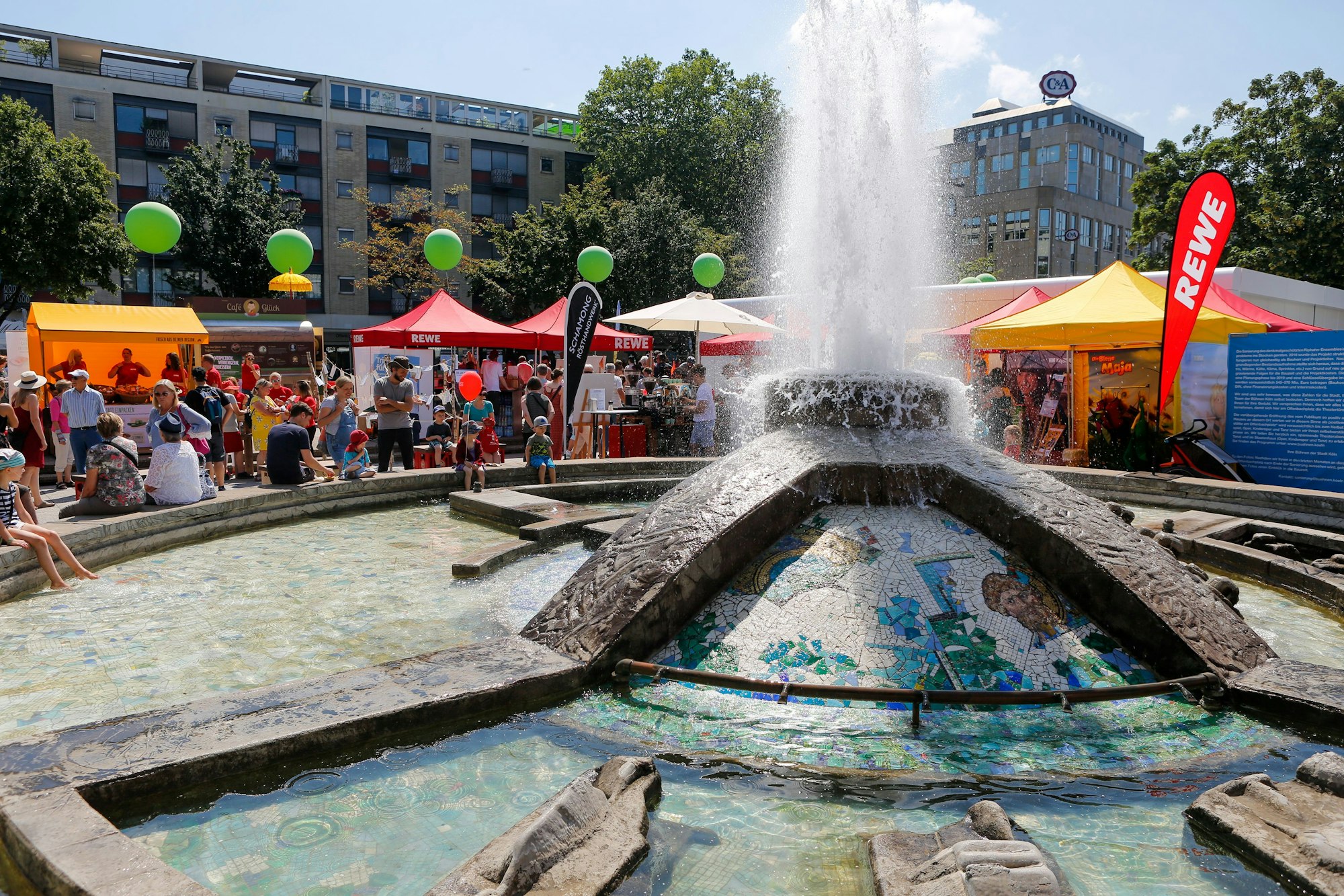Das „Strassenland“-Festival auf der Kölner Nord-Süd-Fahrt im Jahr 2019.