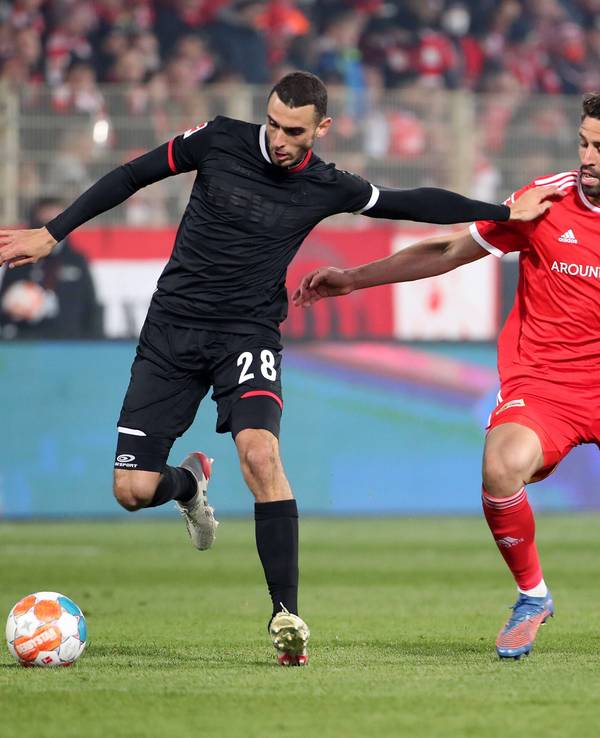Ellyes Skhiri spielt mit dem 1. FC Köln gegen Union Berlin.