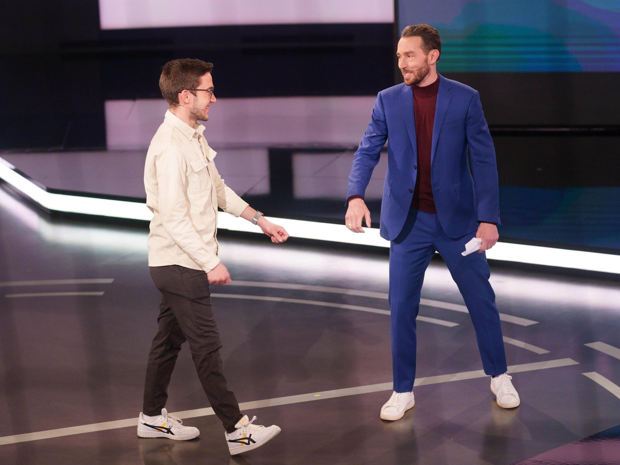 Sven Voss (rechts im Bild) als Moderator im „Aktuellen Sportstudio“.