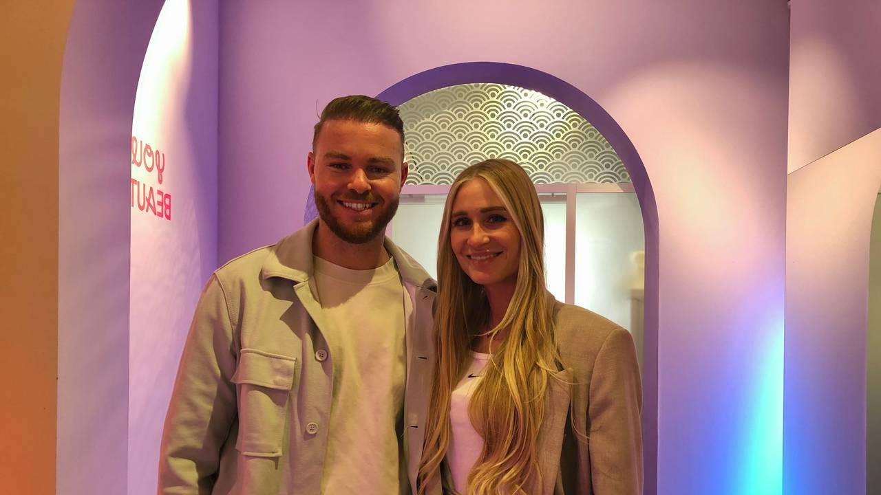 Anna und Luca in ihrem Café "Cinnamood" auf der Ehrenstraße