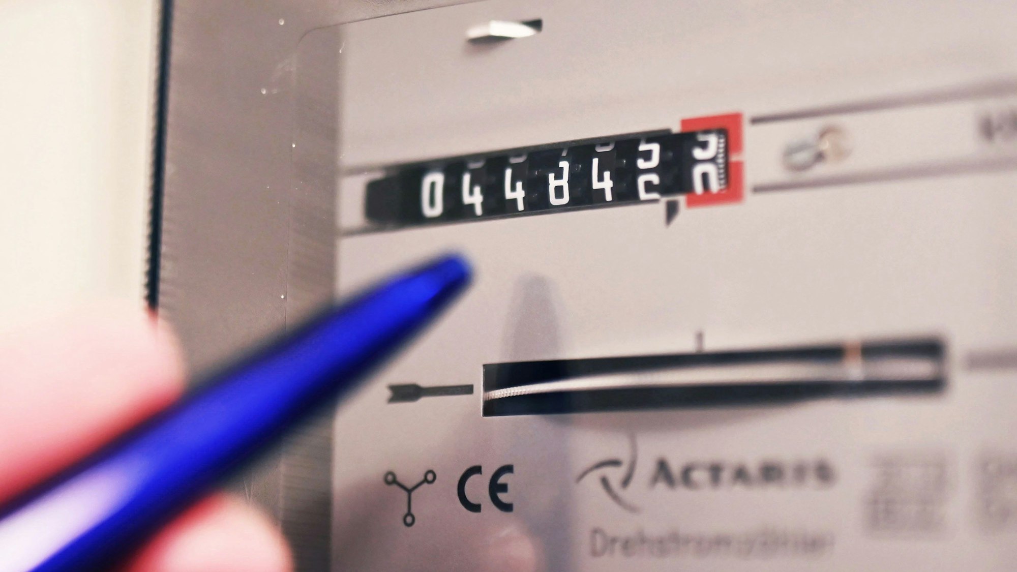 Ein Drehstromzähler in einem Haushalt. Der irakische Masterstudent Wael Karyakos hat ein Verfahren entwickelt, um die Energie-Effizienz zu verbessen.