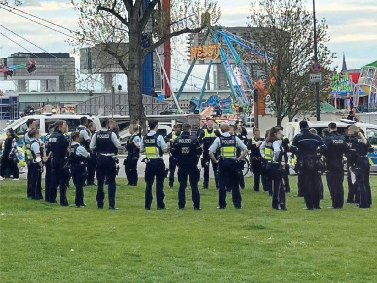 Die Frühjahrskirmes in Deutz ist am Mittwoch (20. April 2022) vorzeitig beendet worden. Das Foto entstand am 21. April.