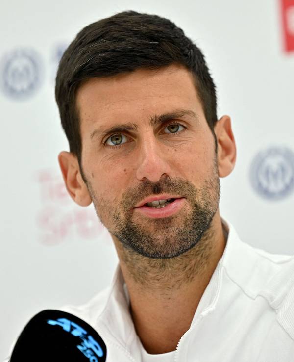 Novak Djokovic spricht auf der Pressekonferenz der Serbia Tennis Open ATP 250 in Belgrad.
