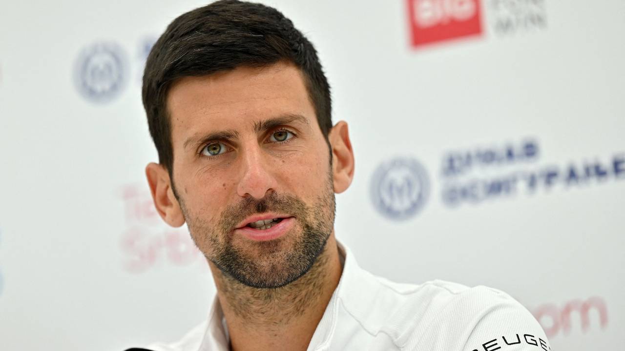 Novak Djokovic spricht auf der Pressekonferenz der Serbia Tennis Open ATP 250 in Belgrad.