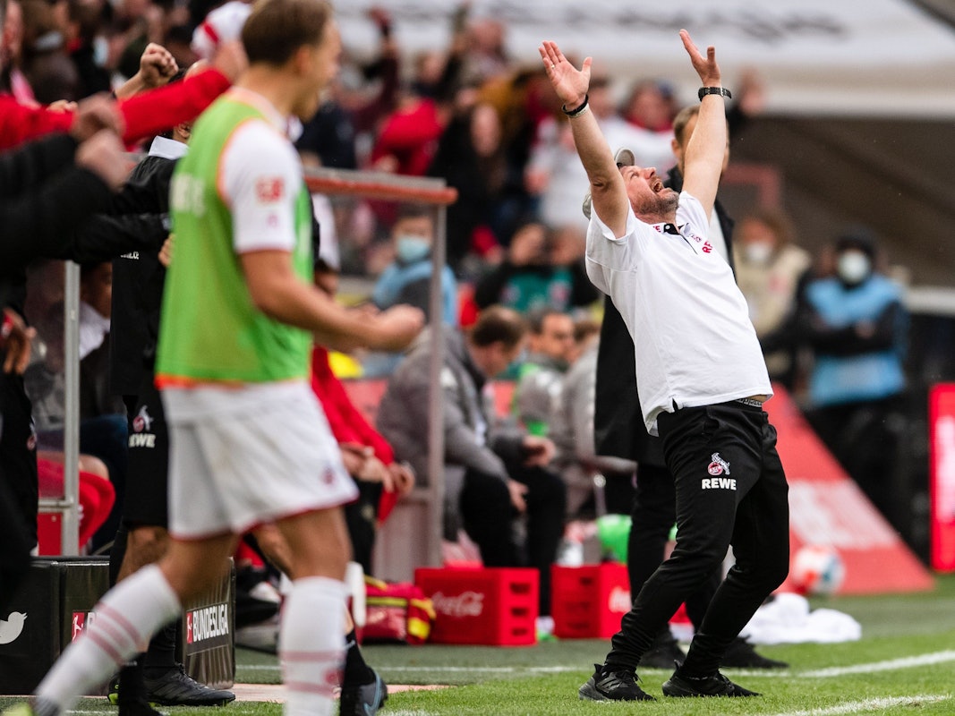 Steffen Baumgart bejubelt den Heimsieg des 1. FC Köln gegen den FSV Mainz 05.