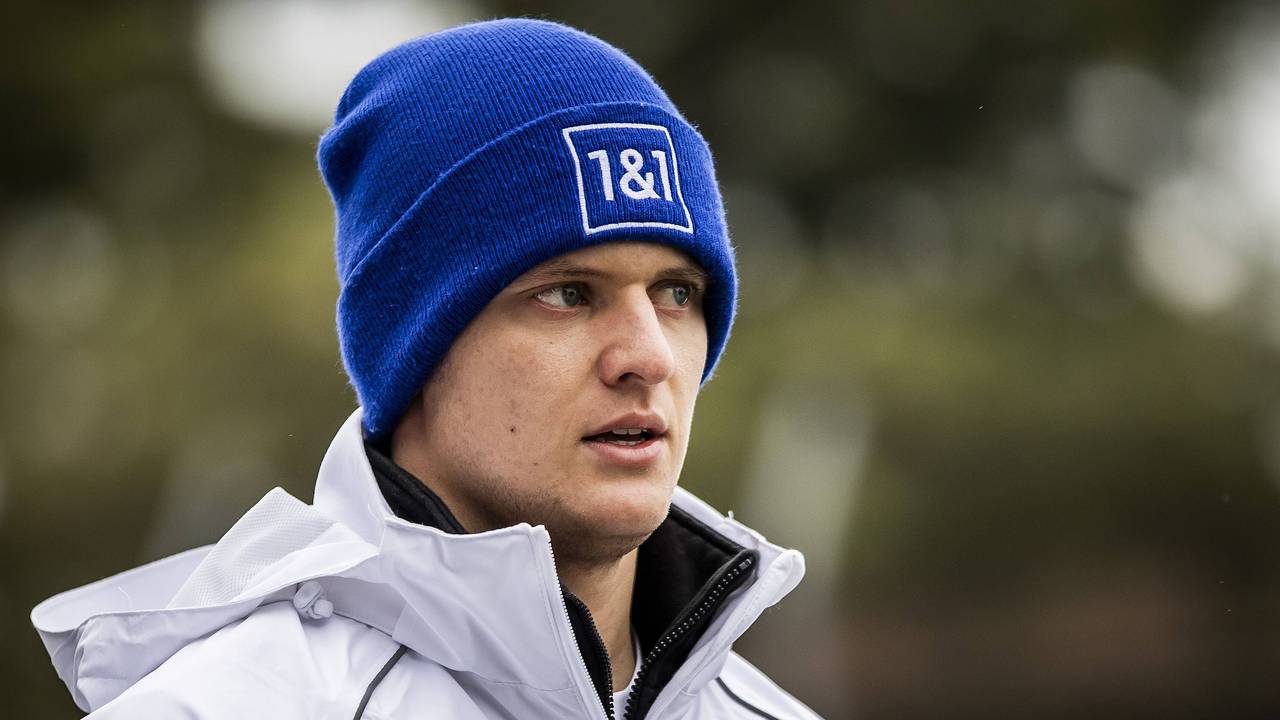 Mick Schumacher vom Team Haas schaut sich die Strecke an.
