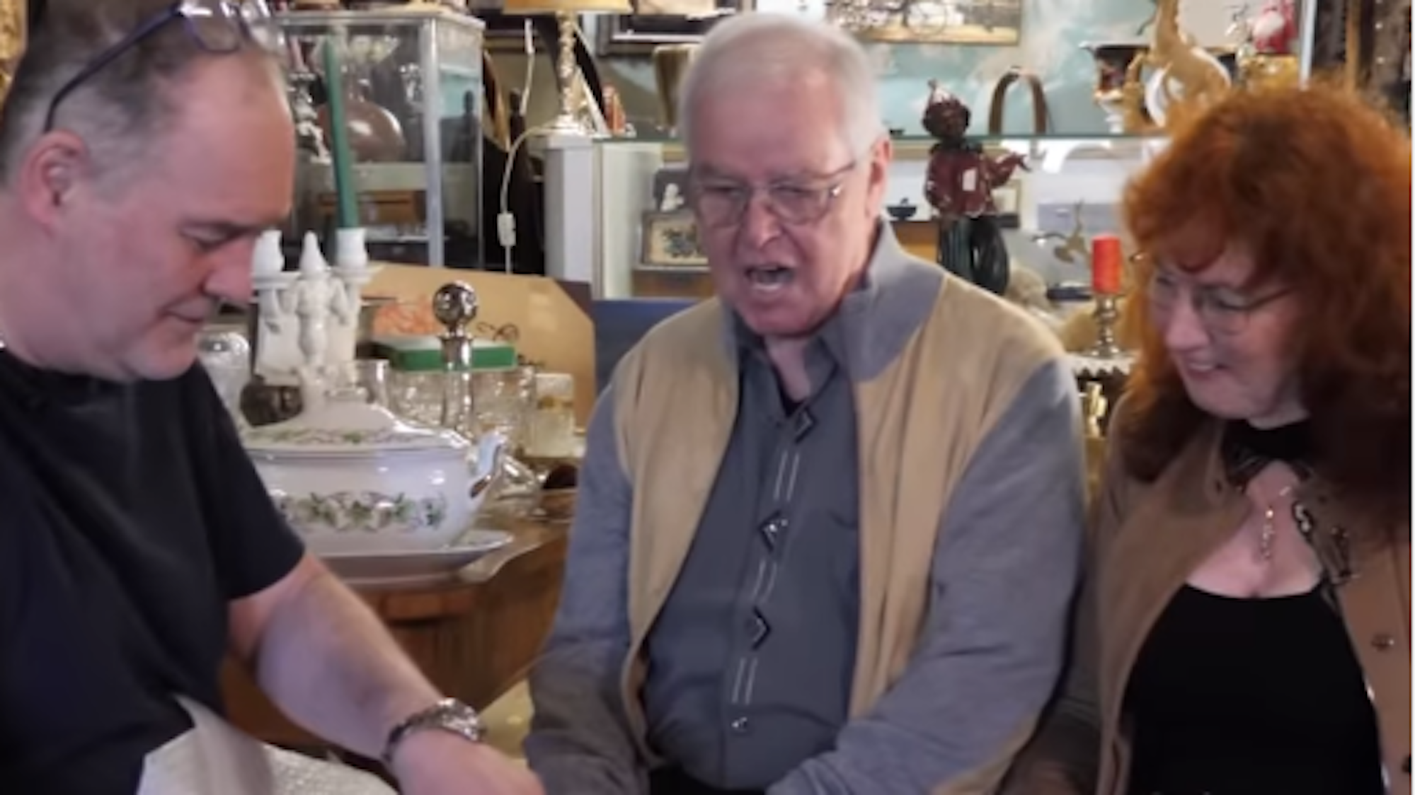 Walter „Waldi“ Lehnertz (l.) mit dem einstigen Verkäufer-Ehepaar aus der ZDF-Sendung „Bares für Rares“.