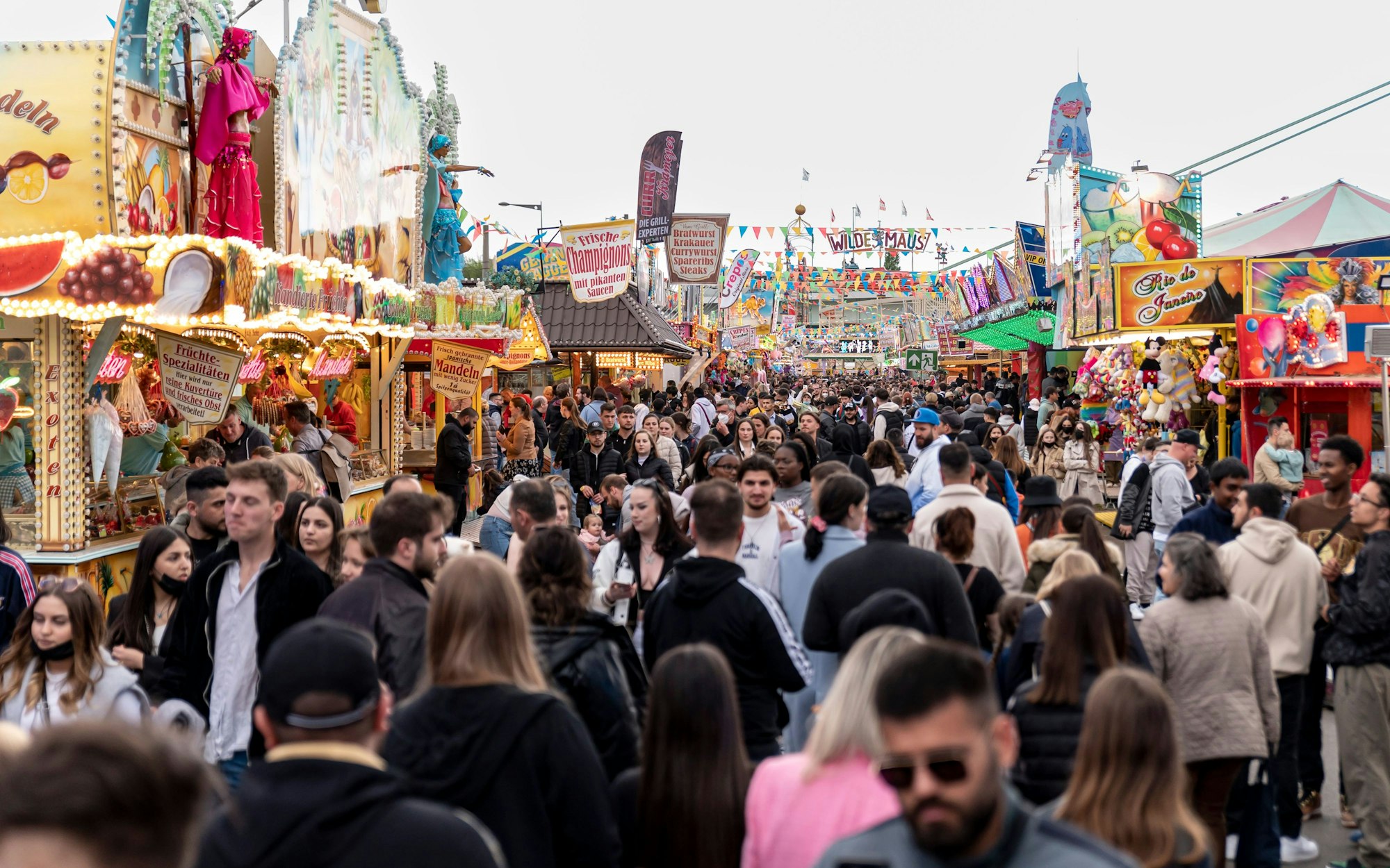 Besucher der Deutzer Kirmes