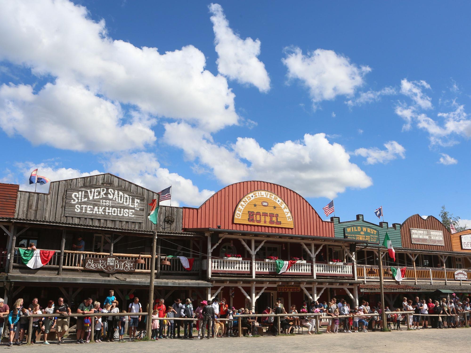Im Themenpark Pullman City Harz findet man eine riesige Westernstadt.