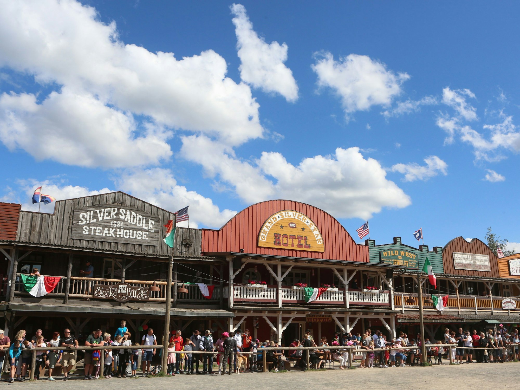 Im Themenpark Pullman City Harz findet man eine riesige Westernstadt.