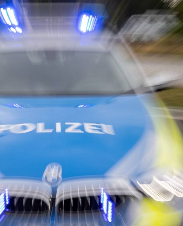 Blaulicht an einem Polizeifahrzeug.