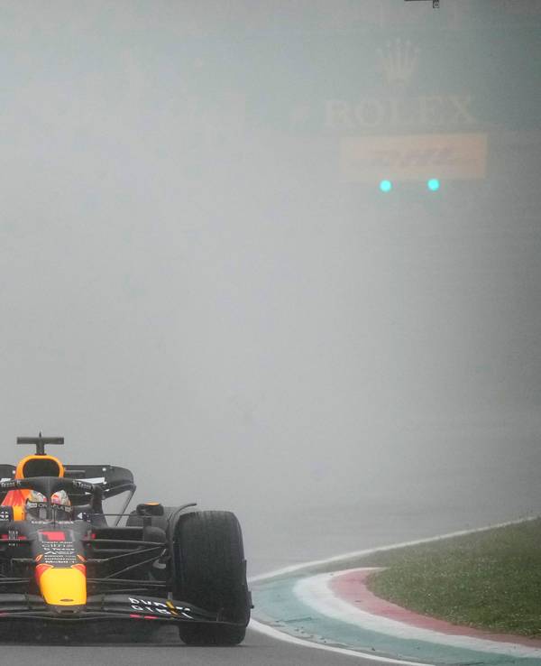 Motorsport: Formel-1-Weltmeisterschaft, Grand Prix der Emilia-Romagna, 1. Freies Training: Red-Bull-Pilot Max Verstappen aus den Niederlanden in Aktion. +++ dpa-Bildfunk +++