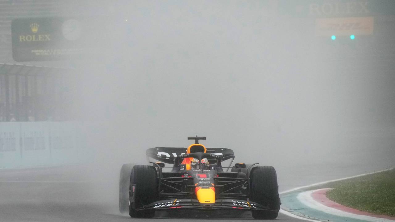 Motorsport: Formel-1-Weltmeisterschaft, Grand Prix der Emilia-Romagna, 1. Freies Training: Red-Bull-Pilot Max Verstappen aus den Niederlanden in Aktion. +++ dpa-Bildfunk +++