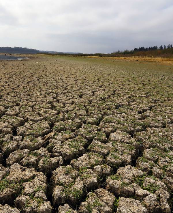 Trockene Fläche des Sees Penuelas 17. März 2022, der heute 8003 Kubikmeter Wasser verzeichnete. Das entspricht 0,01 Prozent seines ehemaligen Volumens.