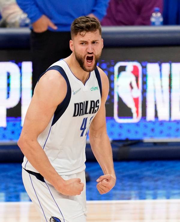 Basketball-Profi Maxi Kleber am Jubeln.