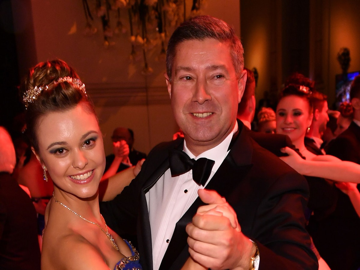 12. Semperopernball unter dem Motto «Dresden strahlt - grenzenlos in alle Welt» am 03.02.2017 in Dresden (Sachsen). Der frühere Turniertänzer Joachim Llambi tanzt mit seiner Tochter Katharina Schneider, die als Debütantin an dem Ball teilnahm.