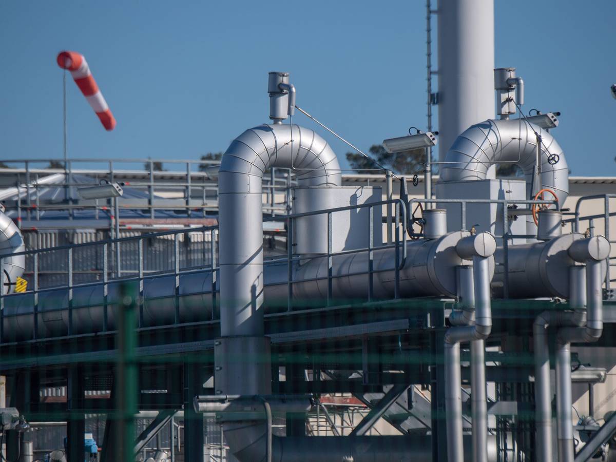 Rohrsysteme und Absperrvorrichtungen in der Gasempfangsstation der Ostseepipeline Nord Stream 1, aufgenommen im März 2022.
