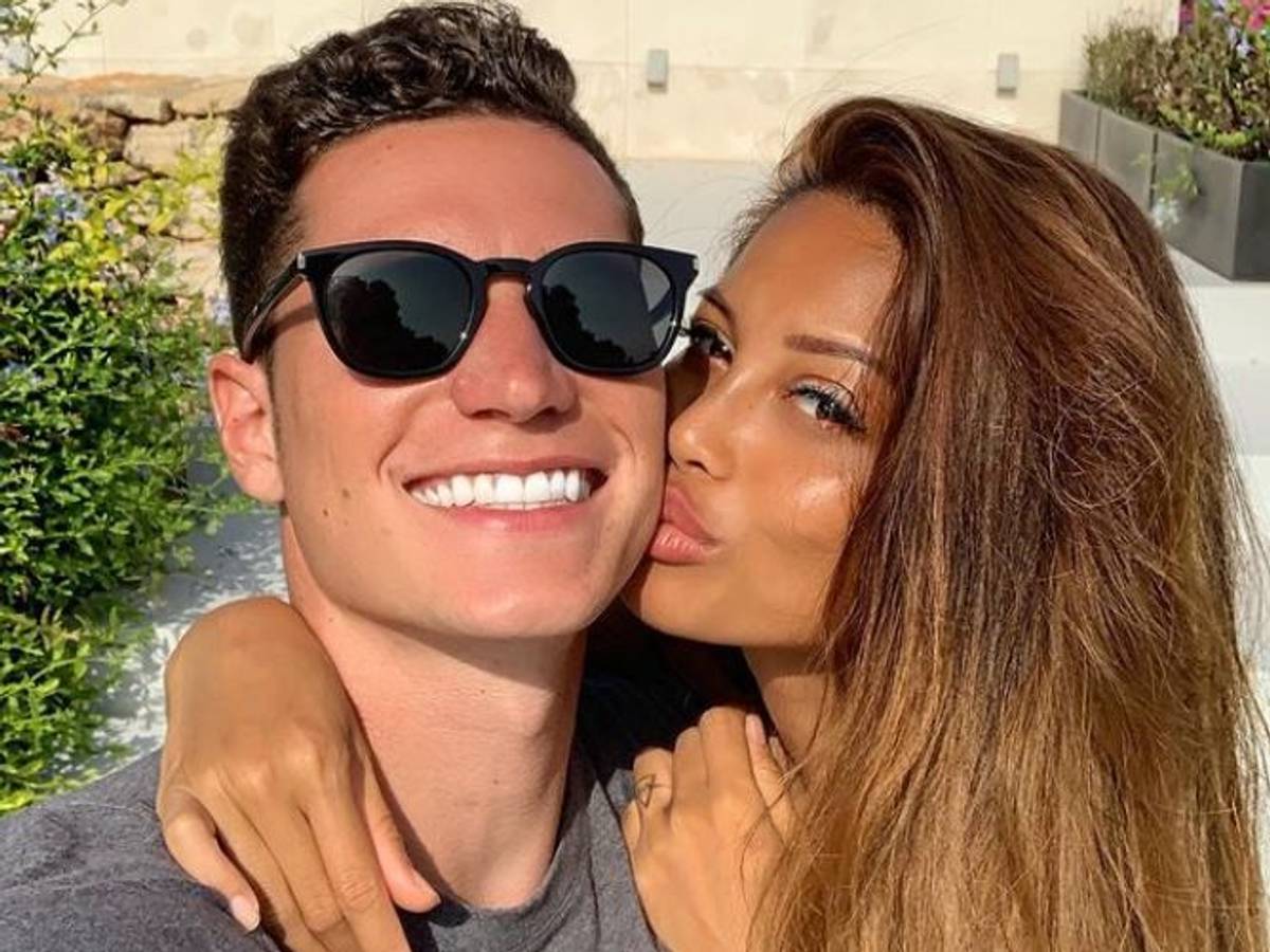 Julian Draxler und seine Freundin Sethanie Taing. Das Foto postete sie am 28. März 2020 auf Instagram (https://www.instagram.com/p/B-SOTXLoAYQ/) Screenshot aufgenommen am 22. April 2022