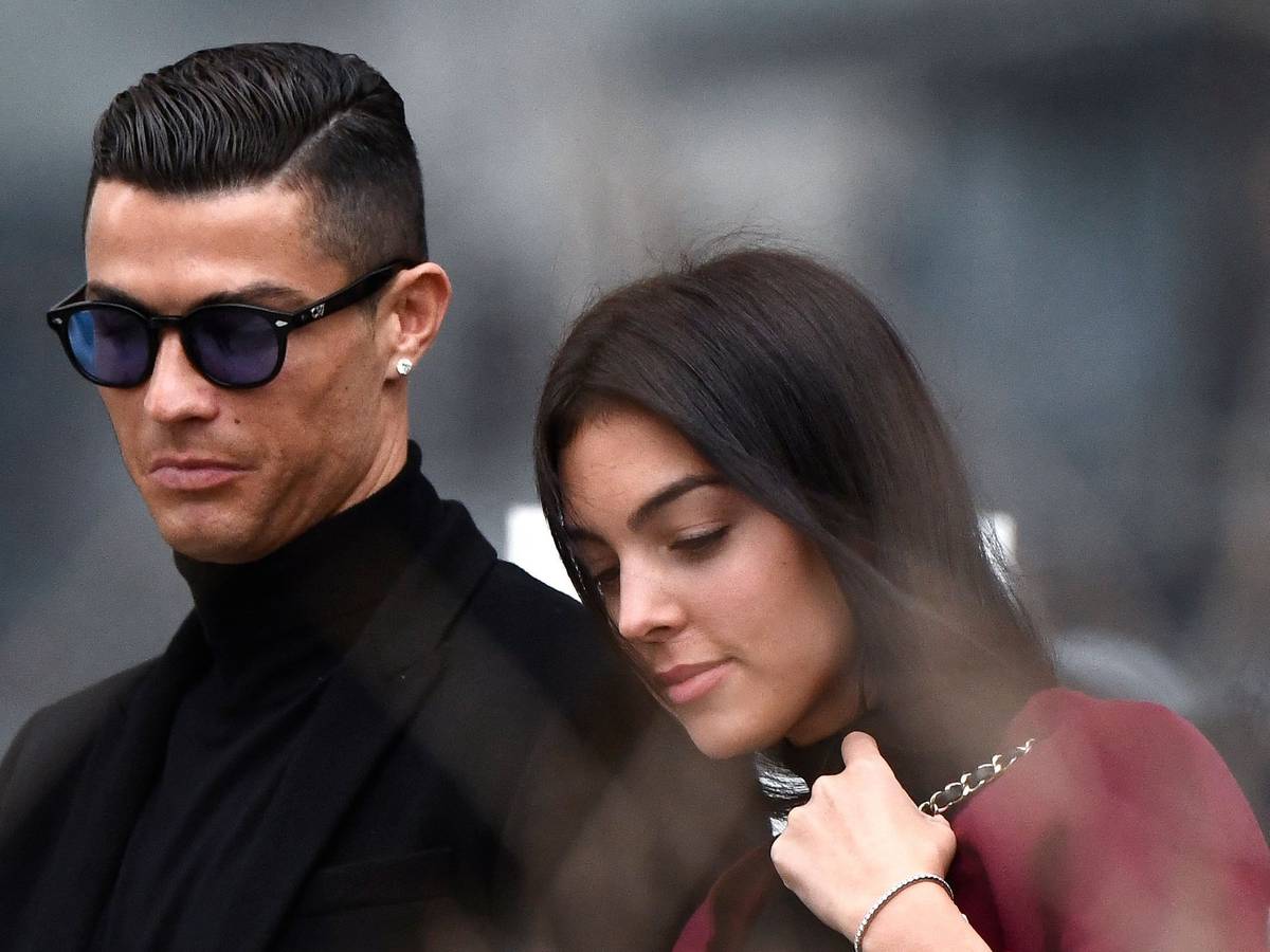Fußball-Superstar Cristiano Ronaldo und Freundin Georgina Rodriguez privat.