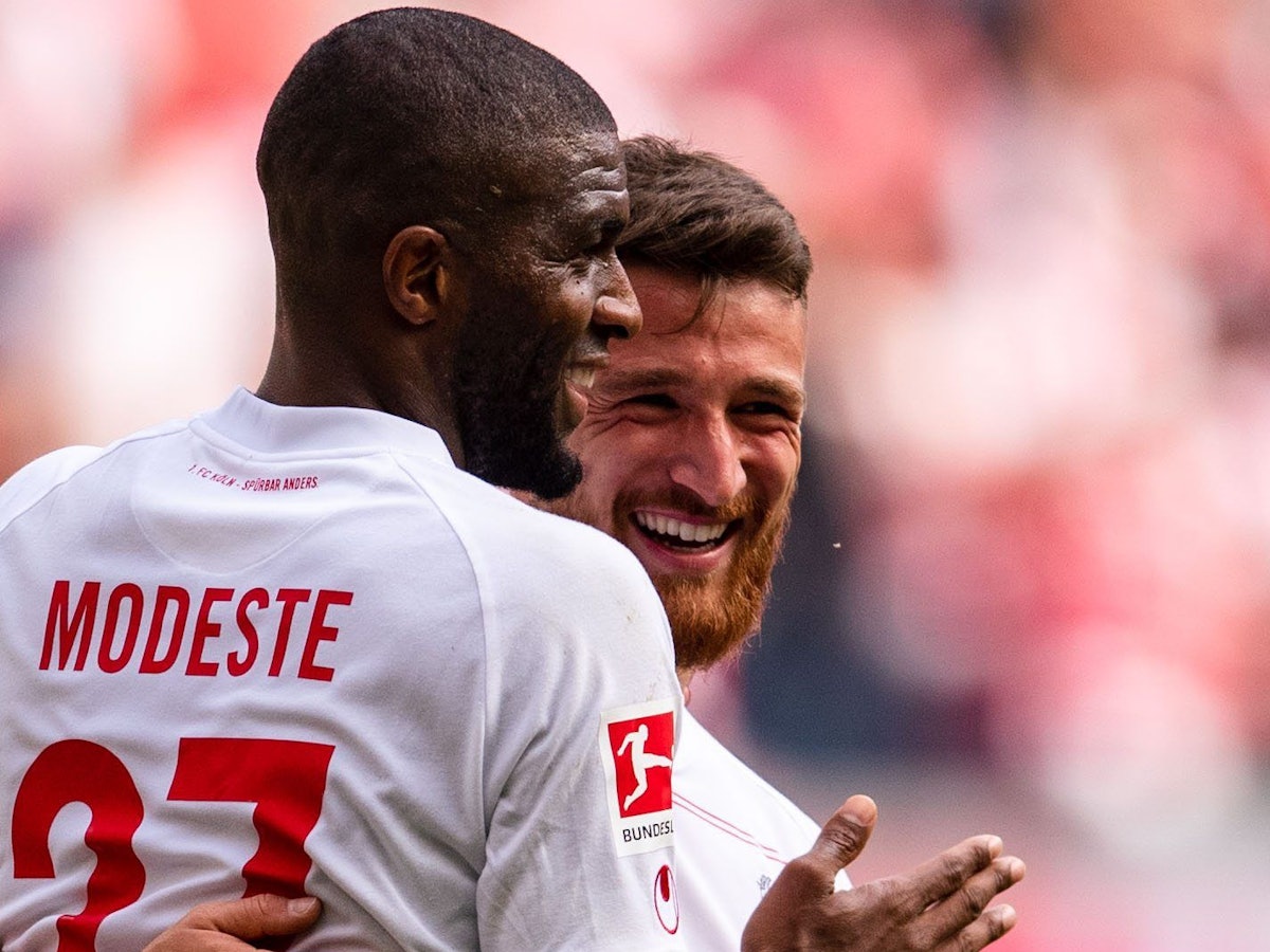 Salih Özcan jubelt mit Anthony Modeste.