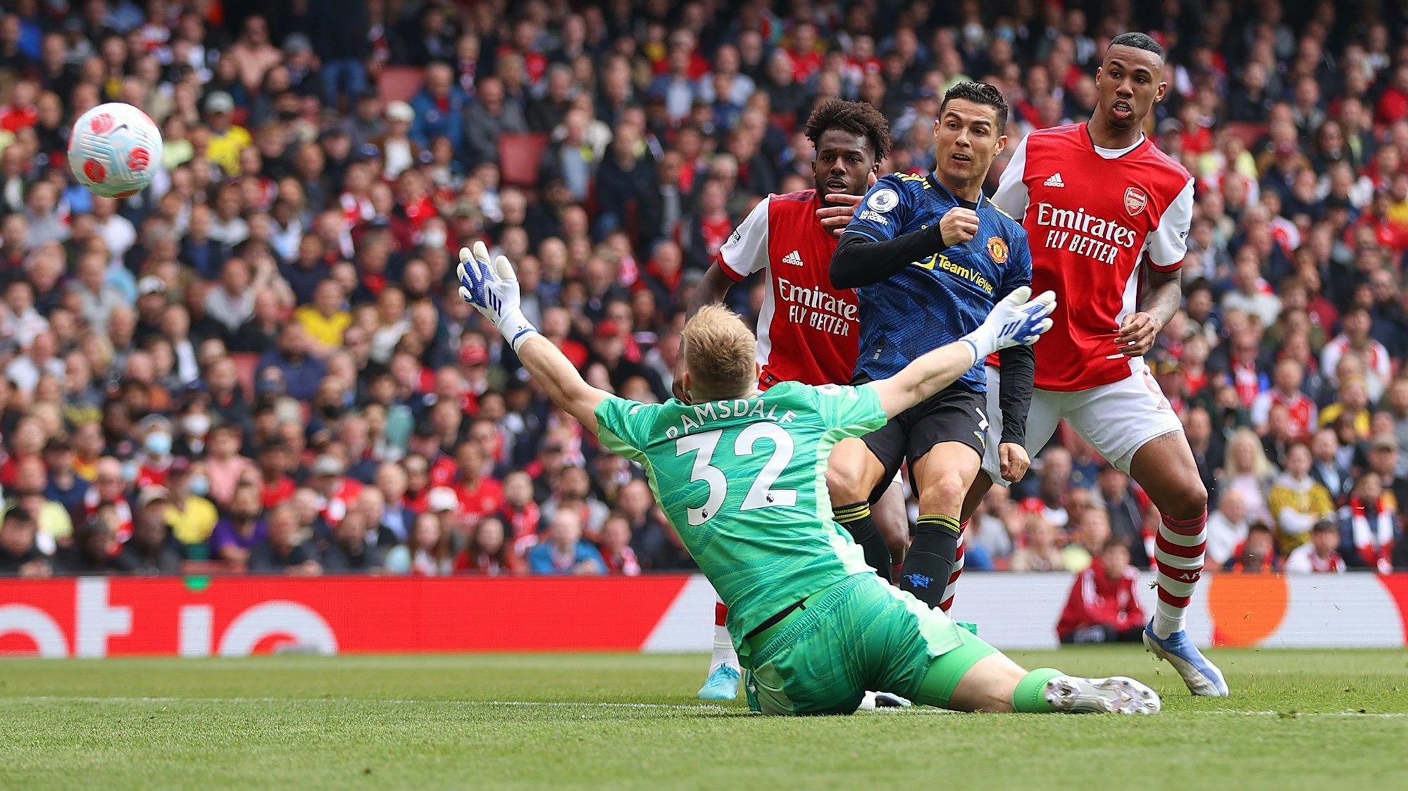 Cristiano Ronaldo von Manchester United trifft gegen den FC Arsenal.