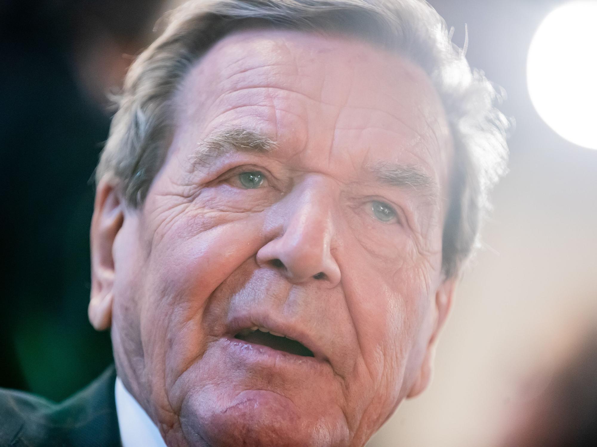Altkanzler Gerhard Schröder hat der „New York Times“ ein Interview gegeben. Das Bild zeigt Gerhard Schröder am 9. Dezember 2021.