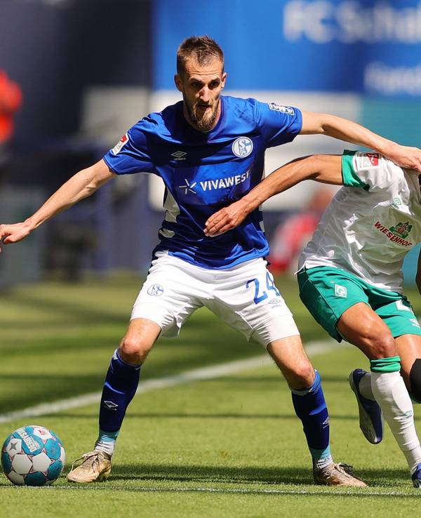 Dominick Drexler im Zweikampf mit Felix Agu