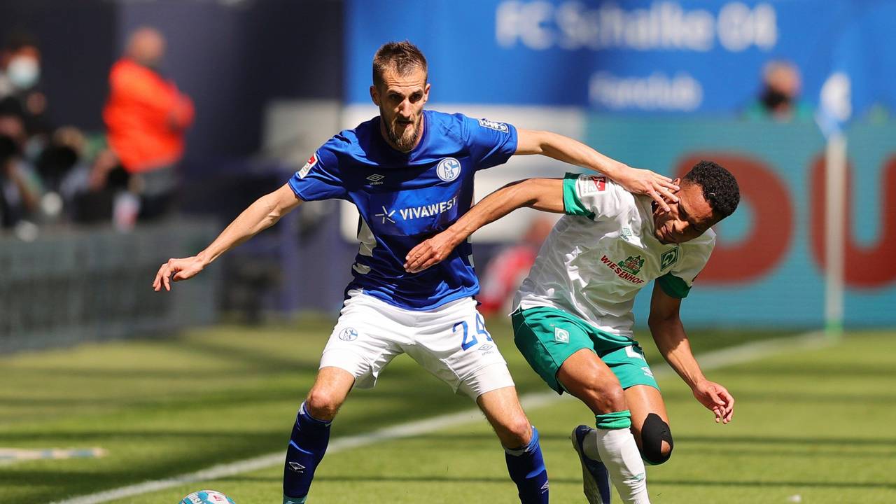 Dominick Drexler im Zweikampf mit Felix Agu