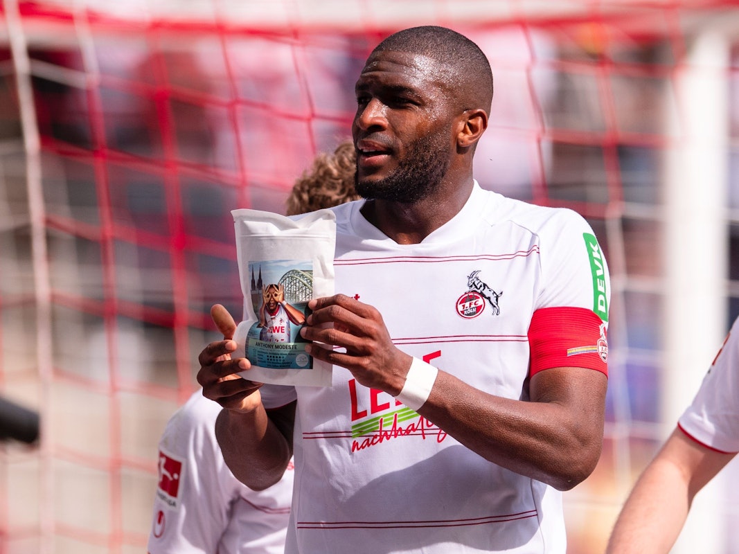 Anthony Modeste jubelt für den 1. FC Köln gegen Arminia Bielefeld.