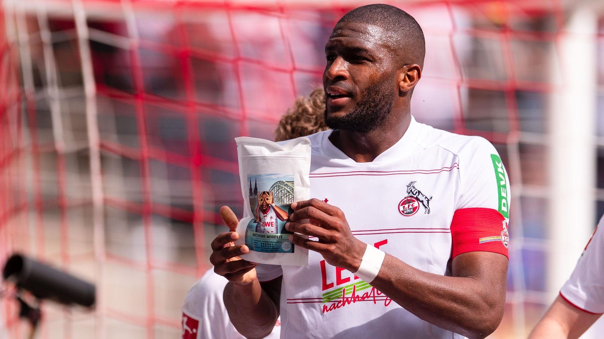 Anthony Modeste jubelt für den 1. FC Köln gegen Arminia Bielefeld.