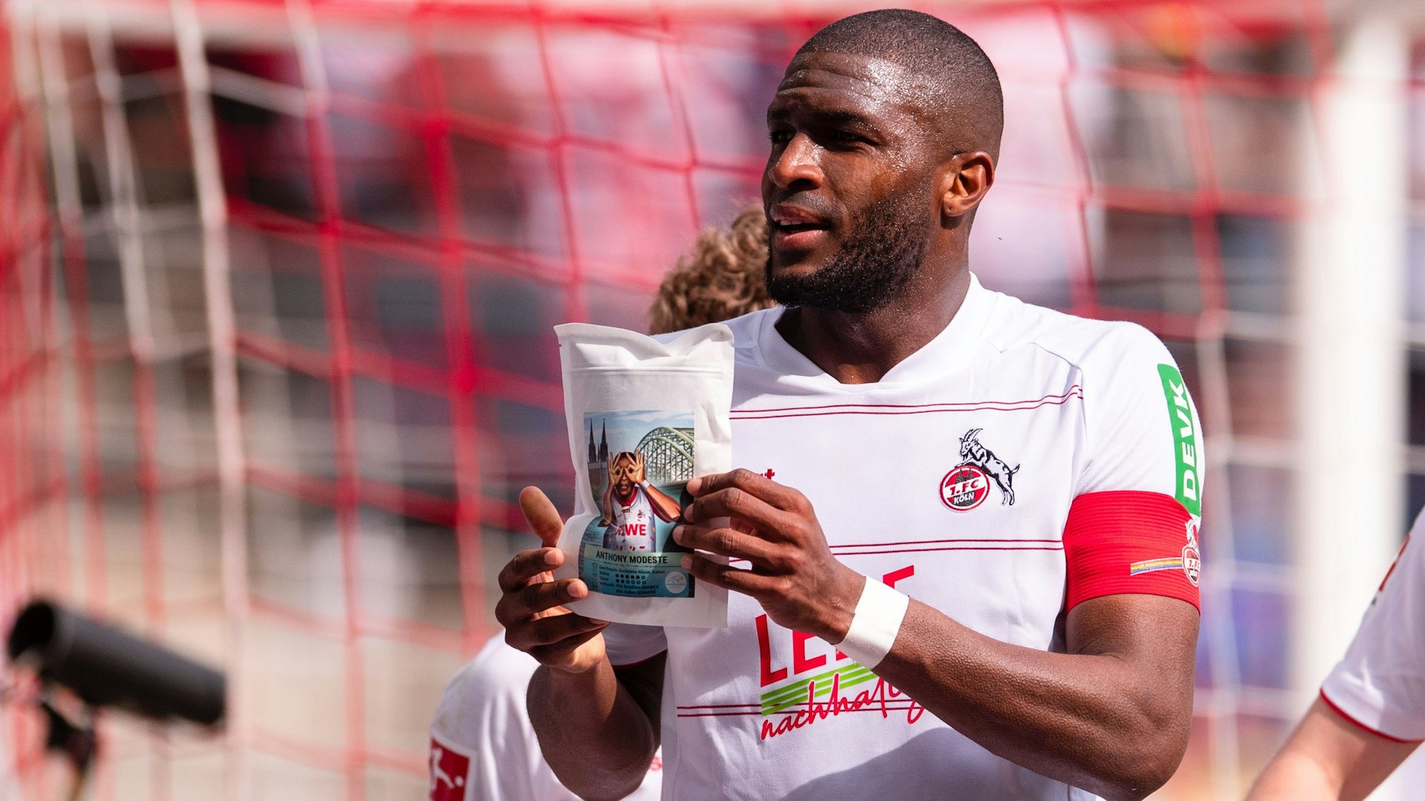 Anthony Modeste jubelt für den 1. FC Köln gegen Arminia Bielefeld.