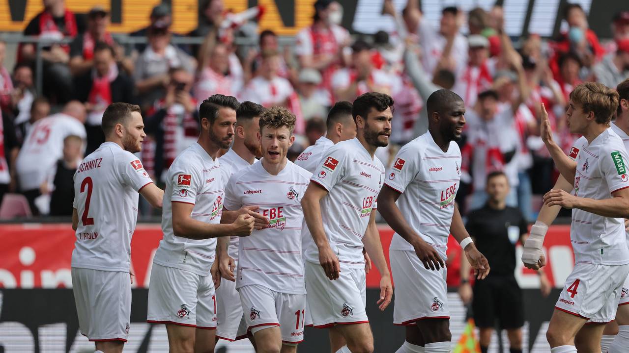 1.FC Köln vs. Arminia Bielefeld, 31. Spieltag, 23.04.2022, 15.30 Uhr, Jubel nach dem Tor zum 1:0 durch Mark Uth (1. FC Köln), Bild: Herbert Bucco