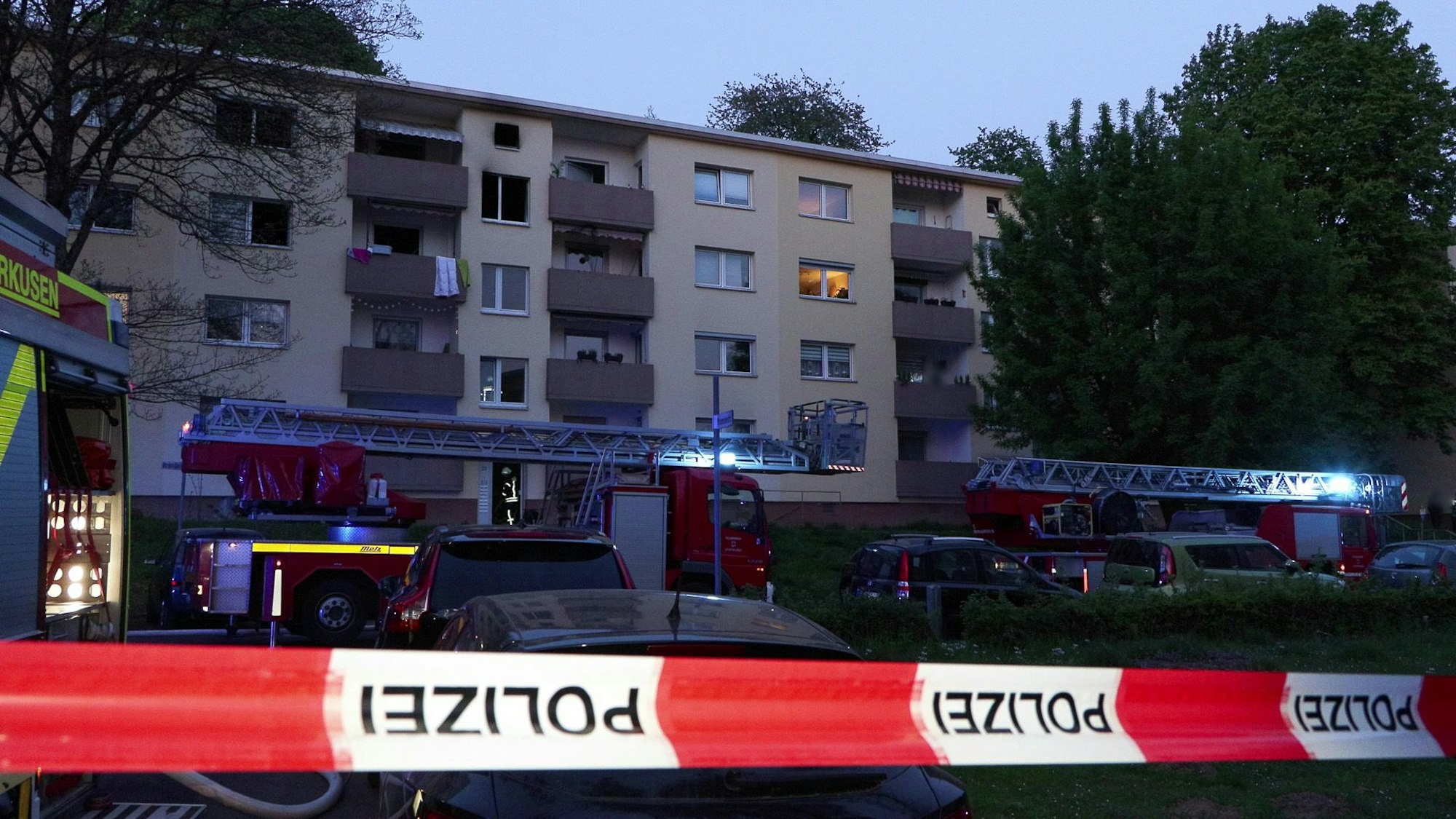 Absperrband der Feuerwehr Leverkusen
