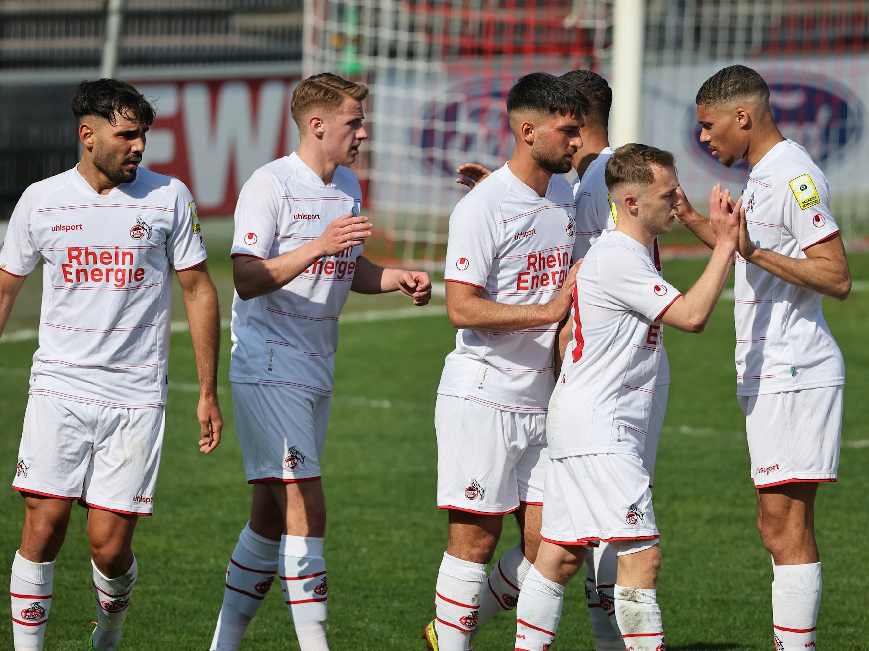 Jubel bei den Spielern der U21 des 1. FC Köln.
