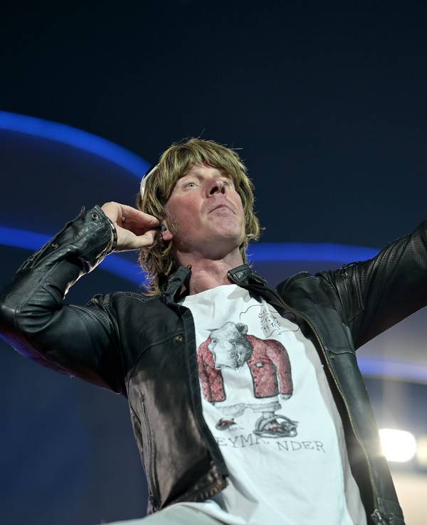 Putzmunter auf der Bühne der Lanxess-Arena. Mickie Krause bei der „Schlagernacht des Jahres“ am 23. April 2022.