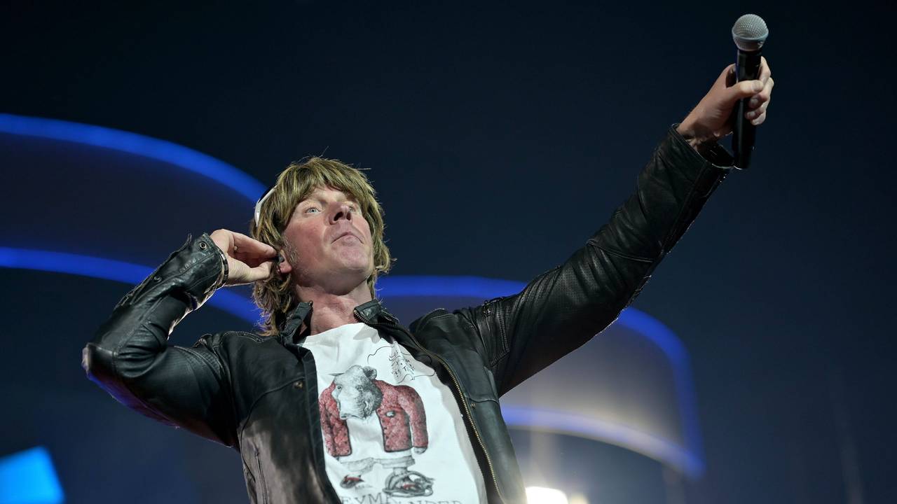 Putzmunter auf der Bühne der Lanxess-Arena. Mickie Krause bei der „Schlagernacht des Jahres“ am 23. April 2022.